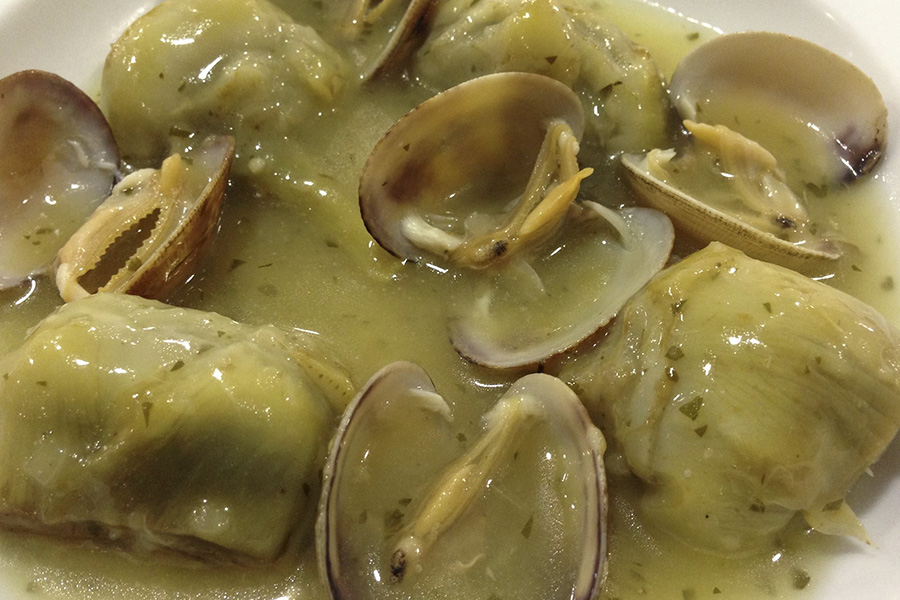 Cloïsses i carxofes amb salsa verda