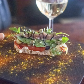 Podemos contagiarnos si compartimos raciones o tapas en los bares?